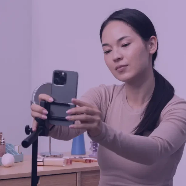 Discover the top mobile stands for recording video in 2024, featuring detailed reviews, key features, and recommendations for content creators.